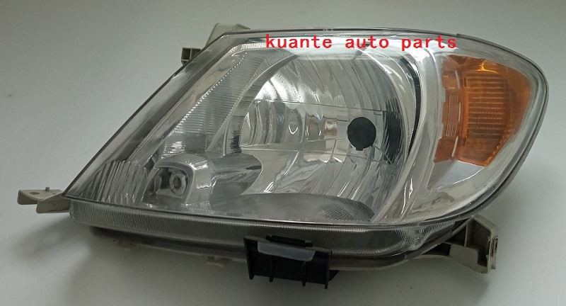 3,Hilux 2005 headlight 81130-0k190 81170-0k190